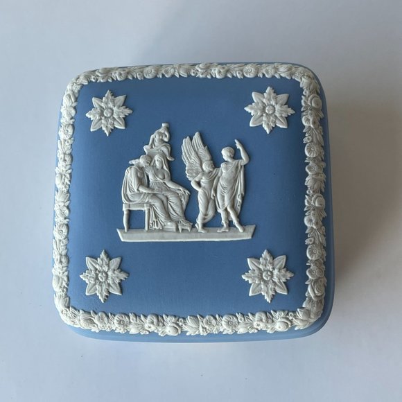 Wedgwood Jasperware Blue Square Lidded Trinket Box Cherub Cupid England - Picture 13 of 13